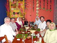 インドレストランで，左手前がAlan Maley，その奥がRod Ellis，右手前がDr. Sepora